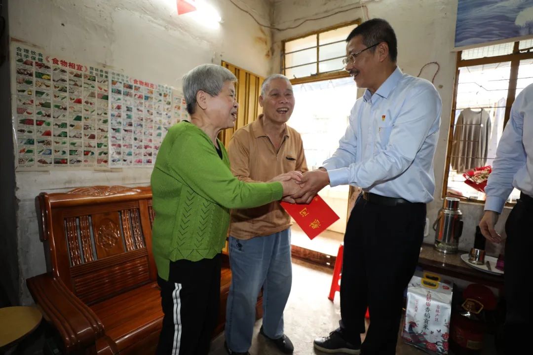 1707273062408902.jpg 海南礦業開展新春慰問“送溫暖”活動2.jpg