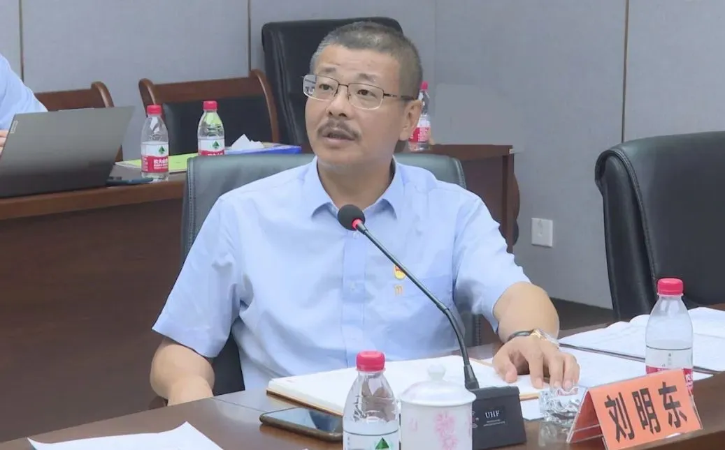 海南礦業(yè)召開黨委（擴(kuò)大）會(huì)議 部署黨紀(jì)學(xué)習(xí)教育工作2.jpg