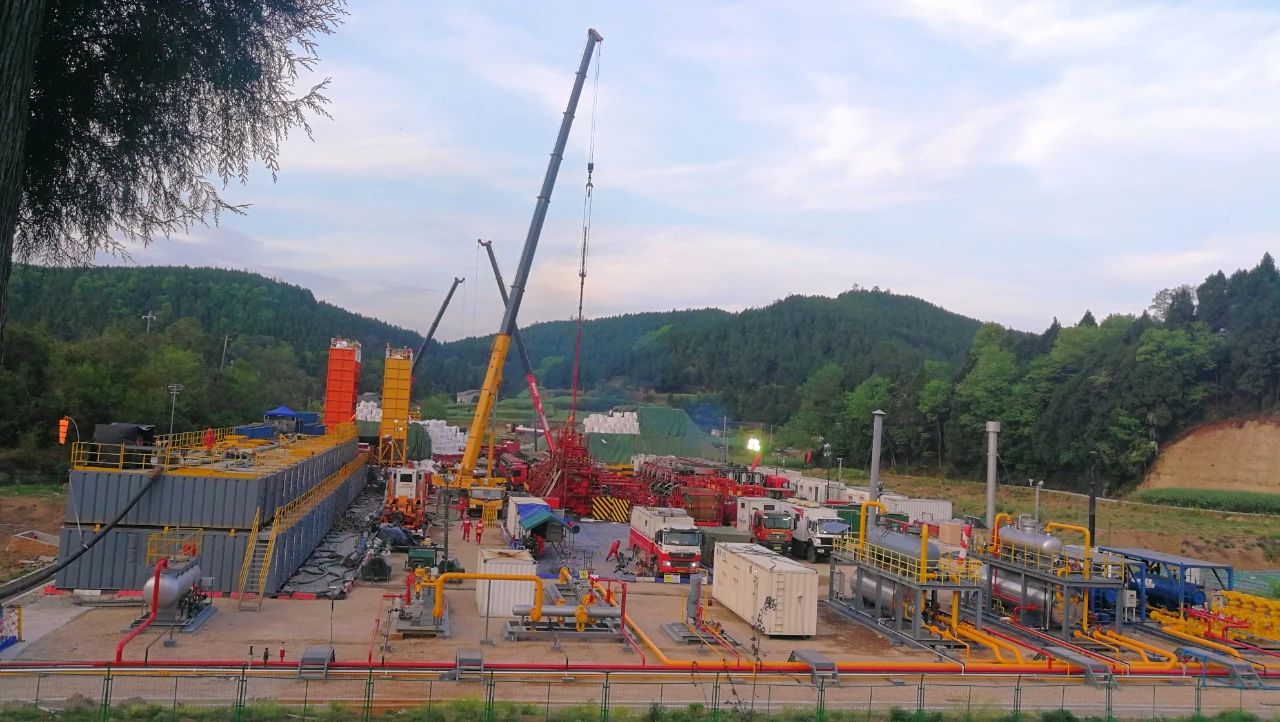 1714383895537013.jpg 洛克石油八角場氣田歷史最大規模壓裂作業順利完工1.jpg